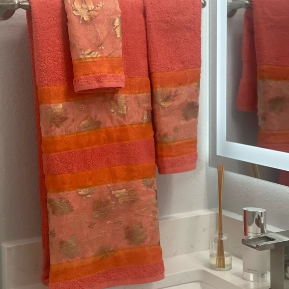 Towels - Picture 2 of 5